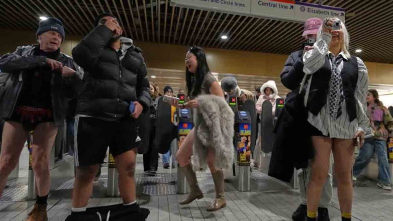 Στους δρόμους χωρίς παντελόνια οι Λονδρέζοι