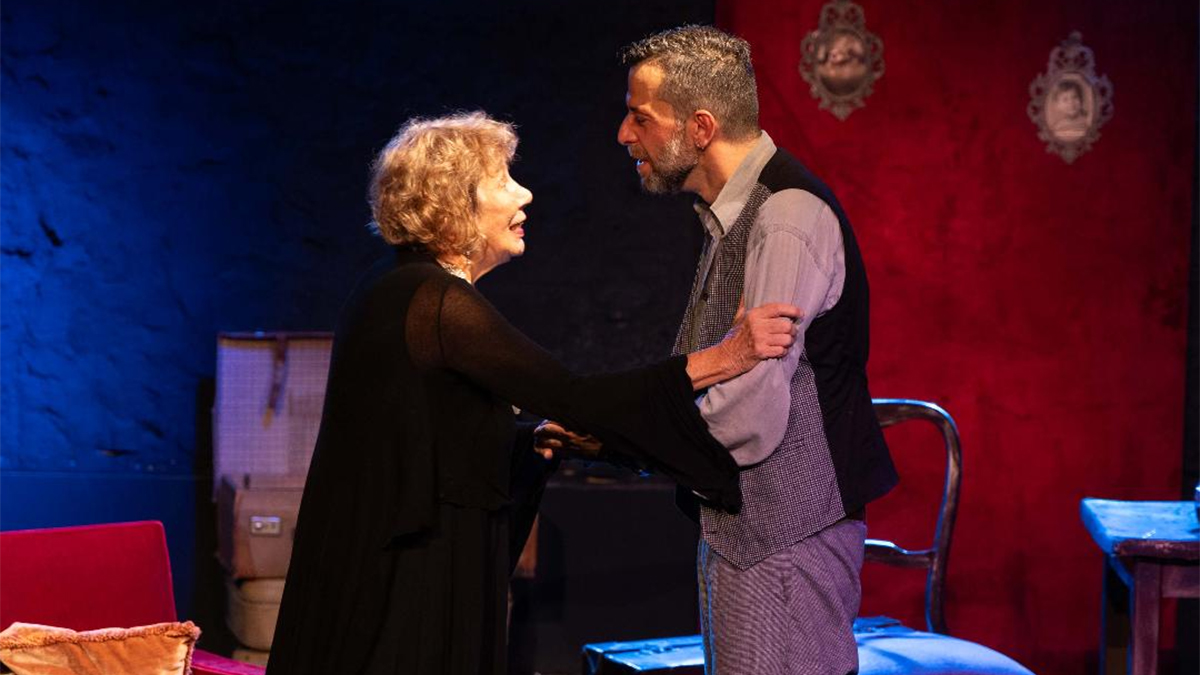 Παράταση παραστάσεων για το έργο «Family Secrets» στο θέατρο Αλκμήνη