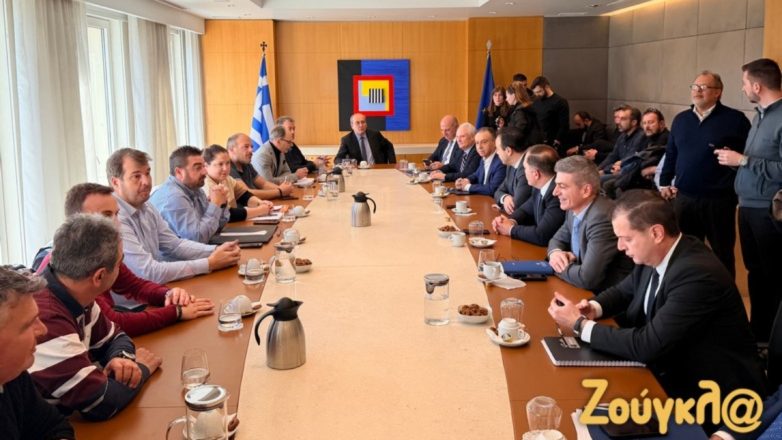 Νέα συνάντηση μερίδας αγροτών με Χατζηδάκη και Τσιάρα