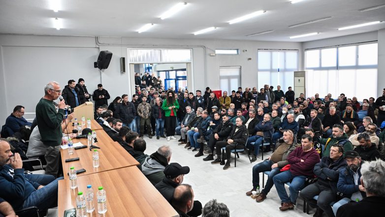 «Ναι» είπαν οι αγρότες της Θεσσαλίας στη συνάντηση με τον Μητσοτάκη