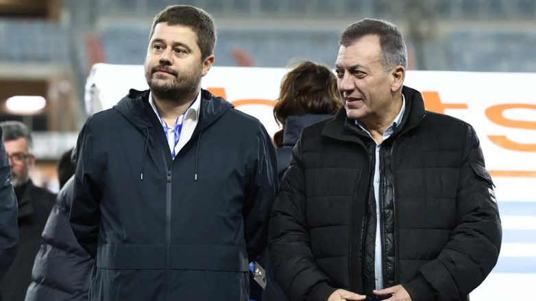 Χαιρετίσματα στην εξουσία