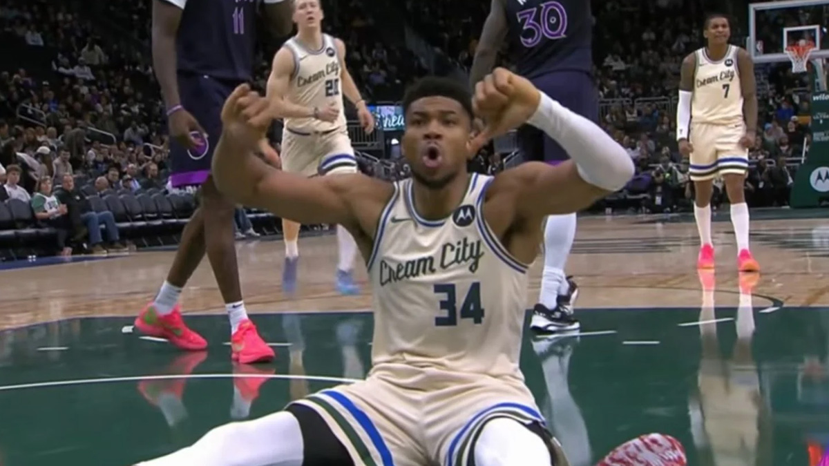 Αντίχειρες κάτω και λόγια «φωτιά» από τον Γιάννη