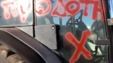 Βανδαλισμός τρακτέρ: «Εσκεμμένη ενέργεια με στόχο τη διάλυση του μπλόκου»