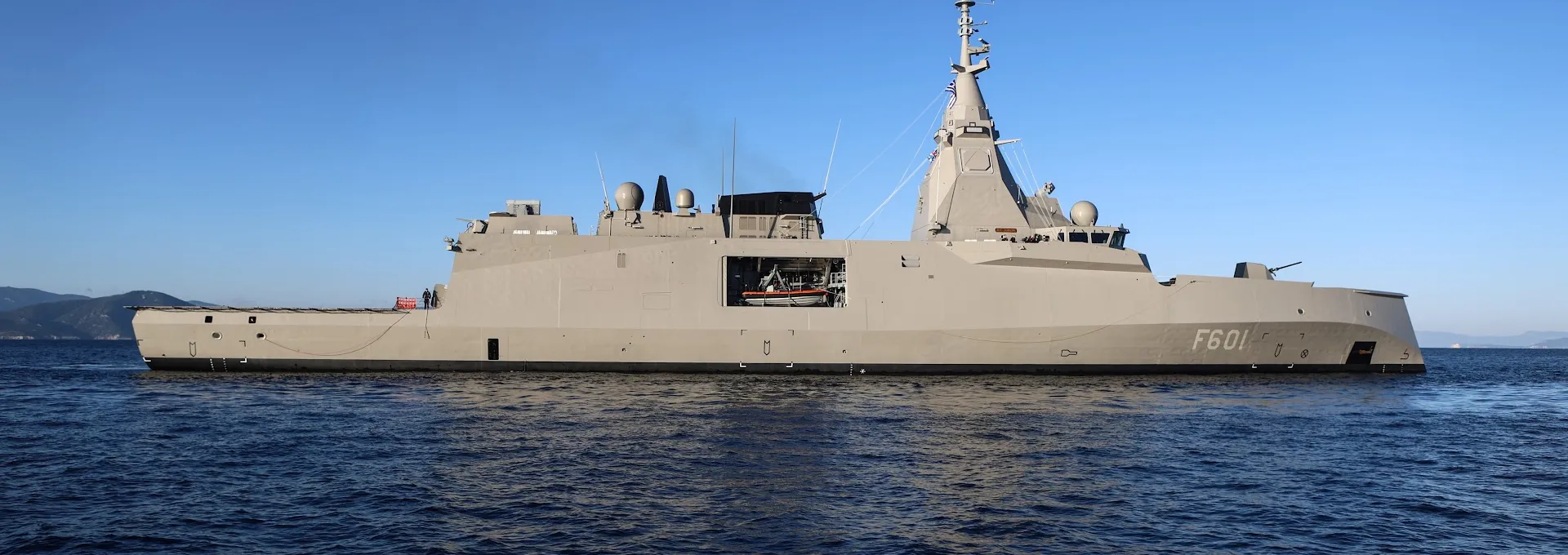 «Kίμων»: Ιστορική υποδοχή της φρεγάτας Belharra στον Ναύσταθμο Σαλαμίνας