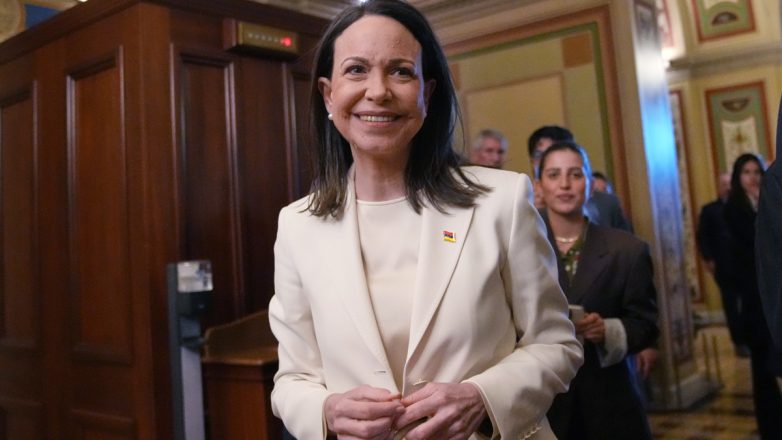 Η Μαρία Κορίνα Ματσάδο πρόσφερε το Νόμπελ Ειρήνης στον Τραμπ