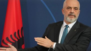 «Οι Έλληνες νομίζουν ότι είναι απόγονοι του Πλάτωνα και του Αριστοτέλη»