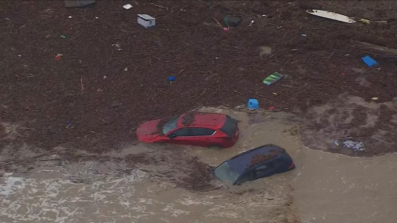 Αυστραλία: Αυτοκίνητα κατέληξαν στη θάλασσα μετά από σφοδρή καταιγίδα