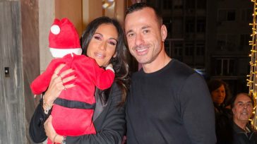 Ανθή Βούλγαρη: Με τον σύζυγό της, Κώστα Κωνσταντινίδη και τον 10 μηνών γιο τους στο γήπεδο