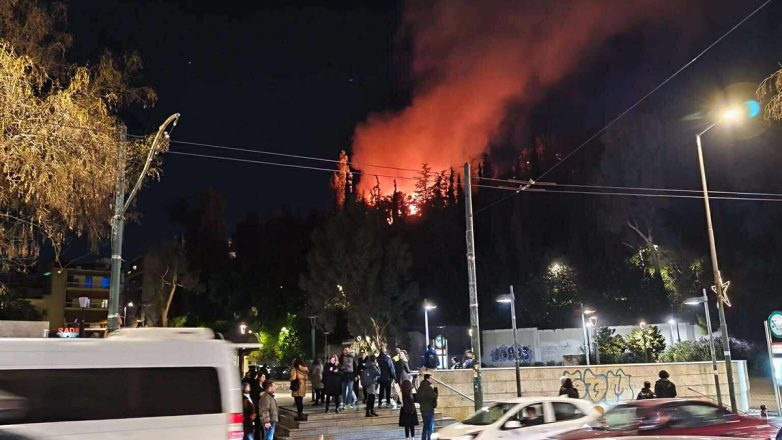 Φωτιά στη Δάφνη