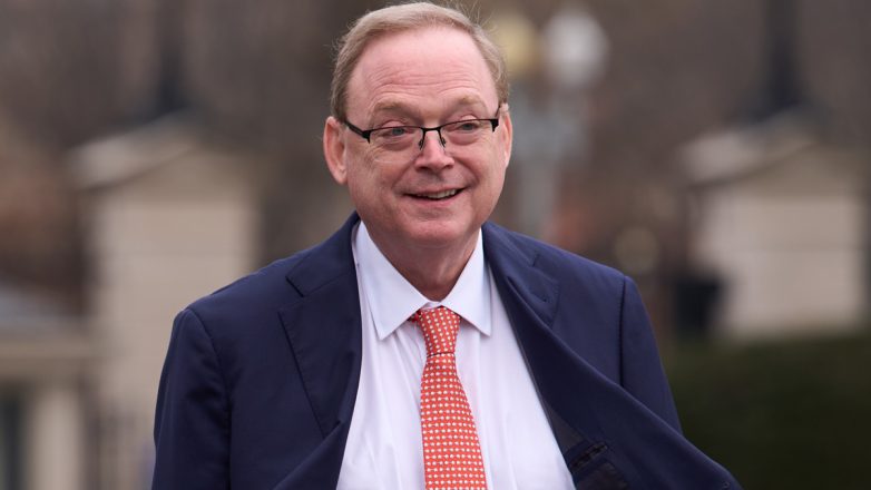 Ο Τραμπ  «ανησυχεί» ότι θα χάσει τον οικονομικό σύμβουλό του, Κέβιν Χάσετ, αν τον διορίσει στη Fed