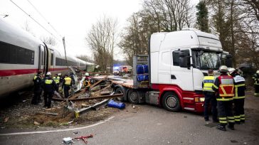 Γερμανία: Ένας νεκρός από σύγκρουση λεωφορείου και τρένου στο λιμάνι του Αμβούργου
