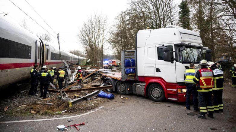 Γερμανία: Ένας νεκρός από σύγκρουση λεωφορείου και τρένου στο λιμάνι του Αμβούργου
