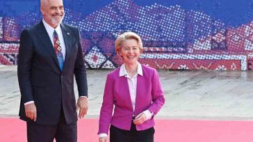 Με πρωτοφανείς διαδικασίες «fast track» εντάσσουν την Αλβανία στην Ε.Ε από το… παράθυρο