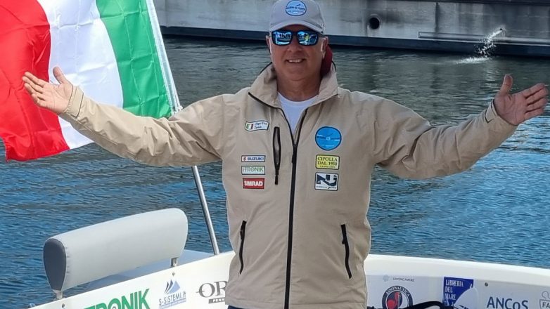 Ιταλός εξερευνητής «δάμασε» τον Ατλαντικό με φουσκωτό