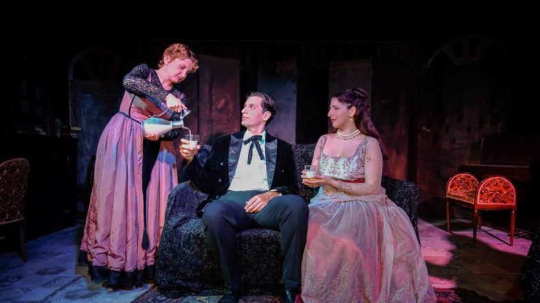 «Άσπρα άλογα» στο Θέατρο Εκάτη