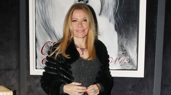 Μαριάννα Λάτση: Πιο λαμπερή από ποτέ με μαύρη γούνα και το κολιέ με τα «μάτια» σε βραδινή της έξοδο!