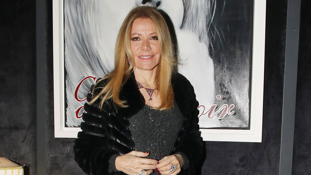 Μαριάννα Λάτση: Πιο λαμπερή από ποτέ με μαύρη γούνα και το κολιέ με τα «μάτια» σε βραδινή της έξοδο!