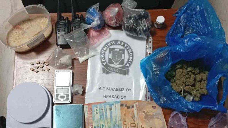 Χειροπέδες σε νεαρούς με κοκαΐνη, κάνναβη και χάπια ecstasy