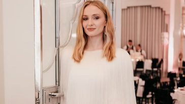Sophie Turner: Δείτε την πρώτη επίσημη φωτογραφία της ως Λάρα Κροφτ