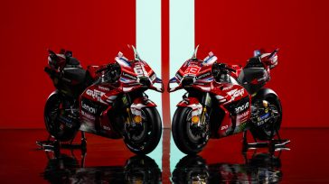 Με δύο λευκές ρίγες οι Ducati Desmosedici GP 2026