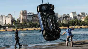 Πτώση οχήματος στο λιμάνι Πειραιά