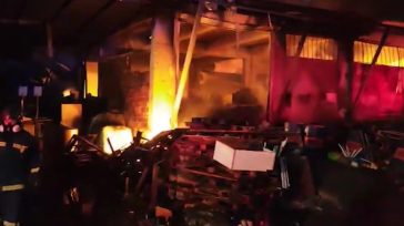 Φωτιά σε εργοστάσιο πλαστικών στο Μενίδι