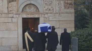 Πριγκίπισσα Ειρήνη: Έφτασε η σορός της στο παρεκκλήσι της Μητρόπολης Αθηνών