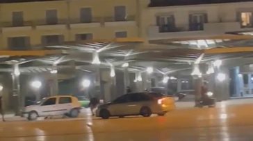 Καρέ-καρέ η στιγμή που βγαίνουν τα όπλα στο Άργος