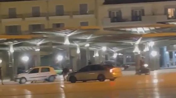 Καρέ-καρέ η στιγμή που βγαίνουν τα όπλα στο Άργος