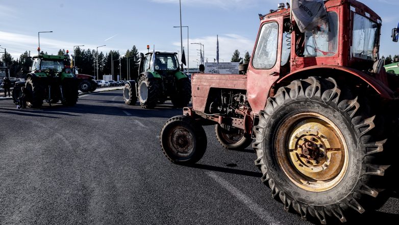 Δεσμεύονται οι λογαριασμοί 12 αγροτών