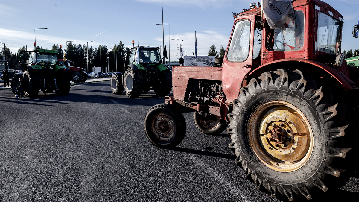 Δεσμεύονται οι λογαριασμοί 12 αγροτών