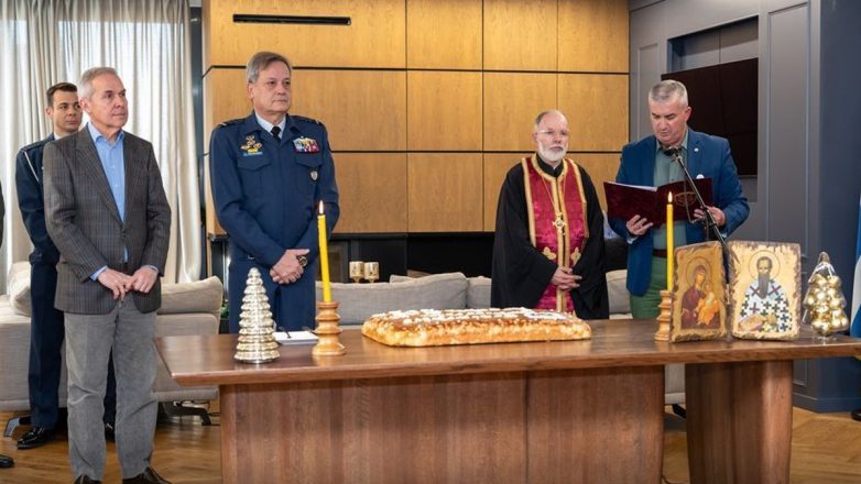 Το Γενικό Επιτελείο Αεροπορίας έκοψε την πρωτοχρονιάτικη πίτα του