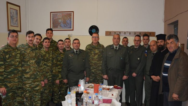 Η στρατιωτική μπάντα της IV Μεραρχίας Πεζικού έκοψε την τελευταία της πρωτοχρονιάτικη πίτα