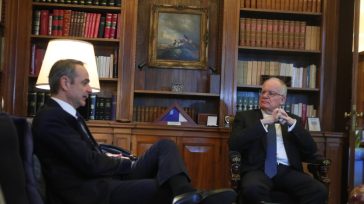 Μητσοτάκης σε Τασούλα: «Φέρνω νέα ταραγμένων θαλασσών»