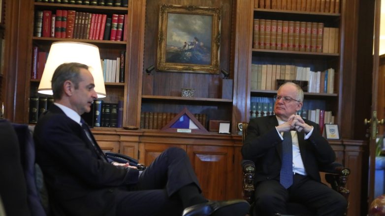 Μητσοτάκης σε Τασούλα: «Φέρνω νέα ταραγμένων θαλασσών»