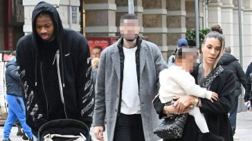 Κώστας Αντετοκούνμπο: Χαλαρή βόλτα στη Θεσσαλονίκη με την οικογένειά του