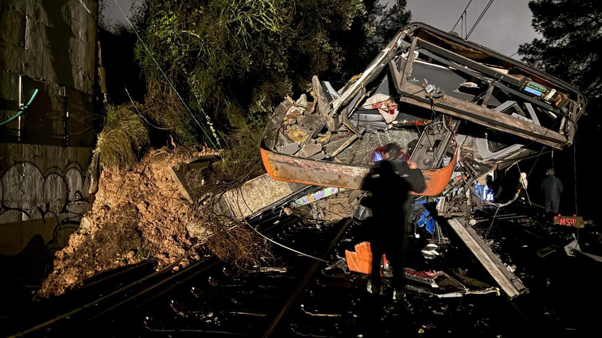 Ισπανία: Εκτροχιασμός επιβατικής αμαξοστοιχίας κοντά στη Βαρκελώνη – Ένας νεκρός και 37 τραυματίες