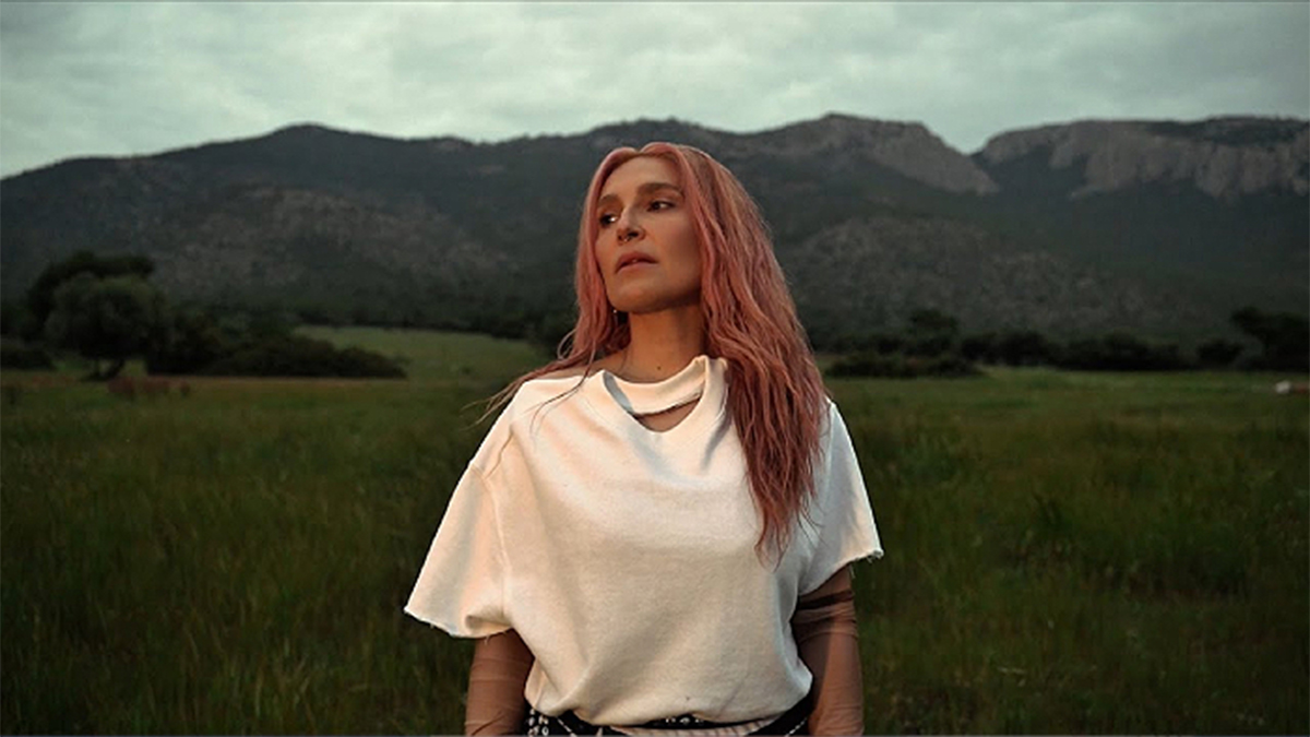 Γιάννα Τερζή: Κυκλοφορεί το καινούργιο της τραγούδι «COSMOS»