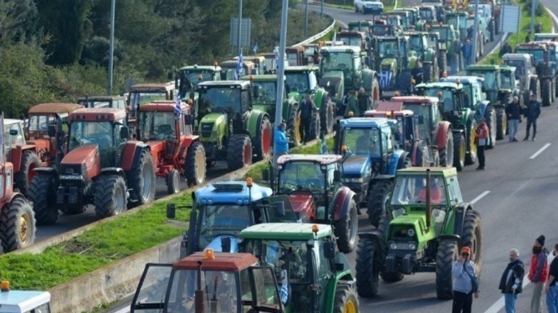 Αποχωρούν από το μπλόκο της Νίκαιας οι αγρότες