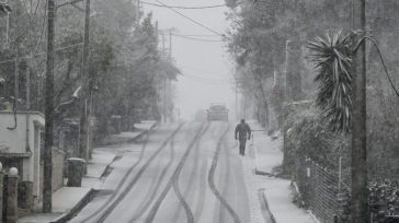 Καταιγίδες, θυελλώδεις άνεμοι και χιόνια σε όλη τη χώρα