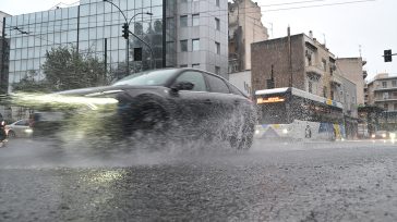 Επιμένουν οι καταιγίδες στην Αττική – «Φούσκωσαν» Κηφισός – Ιλισσός και το ρέμα της Πικροδάφνης