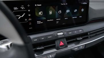 Kia: “Δεν πρόκειται ποτέ να βάλουμε κουμπιά αφής για βασικές λειτουργίες του αυτοκινήτου – Οι διακόπτες είναι ασφαλέστεροι”