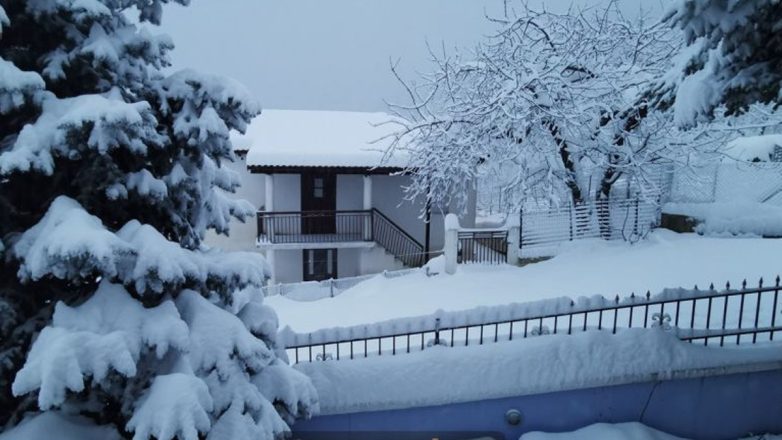 Ξεπέρασε τους τριάντα πόντους το χιόνι στην Καρδίτσα
