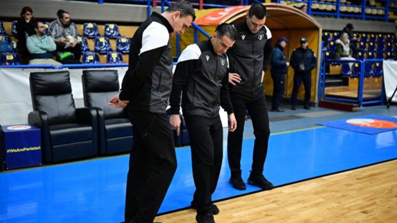 Αναβλήθηκε το Περιστέρι-Σαραγόσα: Έσταζε η οροφή του κλειστού «Ανδρέας Παπανδρέου»