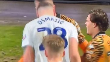 O Όσμαγιτς αποβλήθηκε για κουτουλιά σε αντίπαλό του