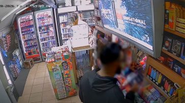 Βίντεο με νεαρό που κλέβει κάρτες paysafe από μίνι μάρκετ