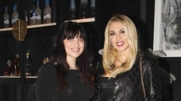 Κωνσταντίνα Σπυροπούλου: Νυχτερινή έξοδος με την αδερφή της στο πλευρό της – Φωτογραφίες