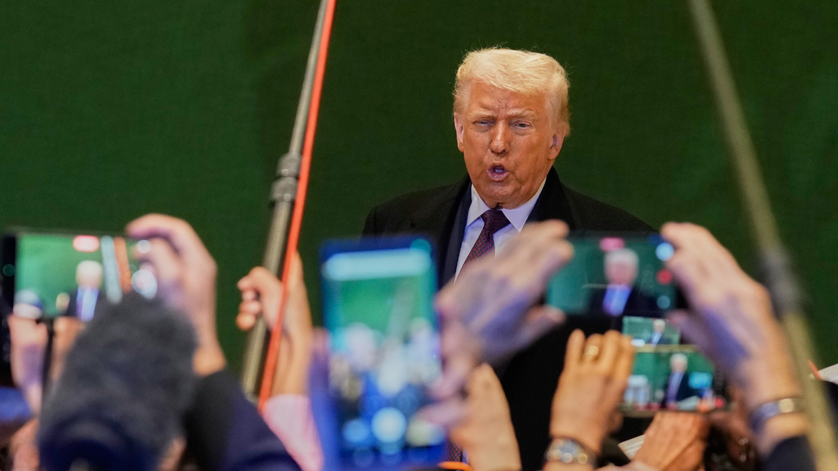 Επίθεση Τραμπ κατά των New York Times μετά τη δημοσίευση δυσμενούς δημοσκόπησης