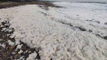 Χανιά: Θαλάσσιος «αφρός» στη Παλαιόχωρα μετά την κακοκαιρία – Βίντεο