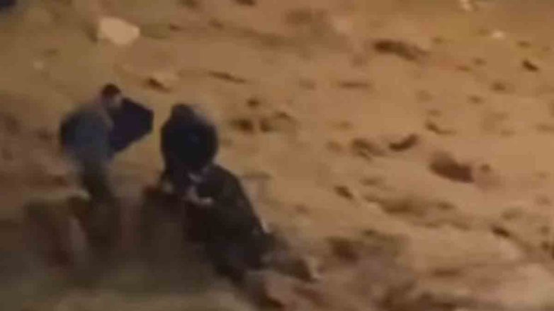 Δραματική διάσωση γυναίκας από χείμαρρο στην Άνω Γλυφάδα Δραματική διάσωση γυναίκας από χείμαρρο στην Άνω Γλυφάδα